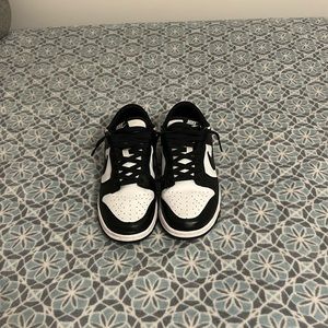selling panda Nike dunks